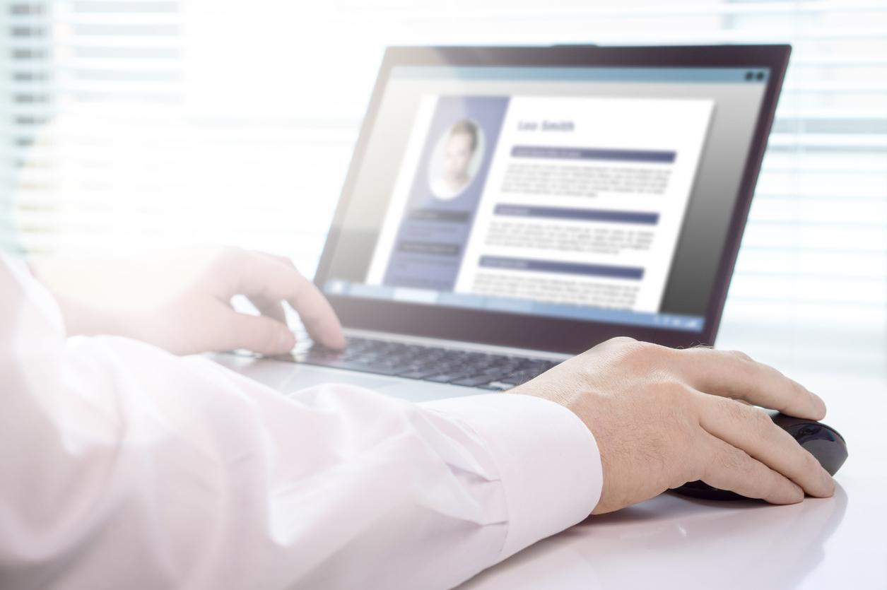 Utilisez-vous un générateur de CV pour créer votre CV en ligne ?