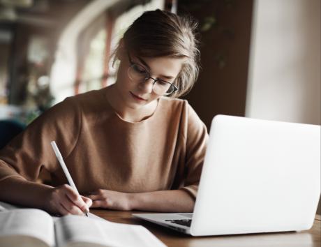 Décrochez votre contrat en alternance à l’aide d’un CV adapté